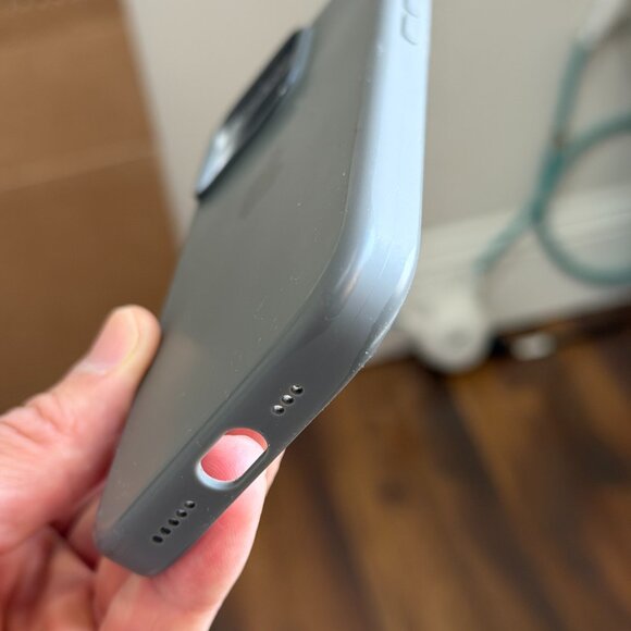 Apple iPhone 16 Pro Silicone Case – Grey – Authentic,  Like New - Picture 6 of 7